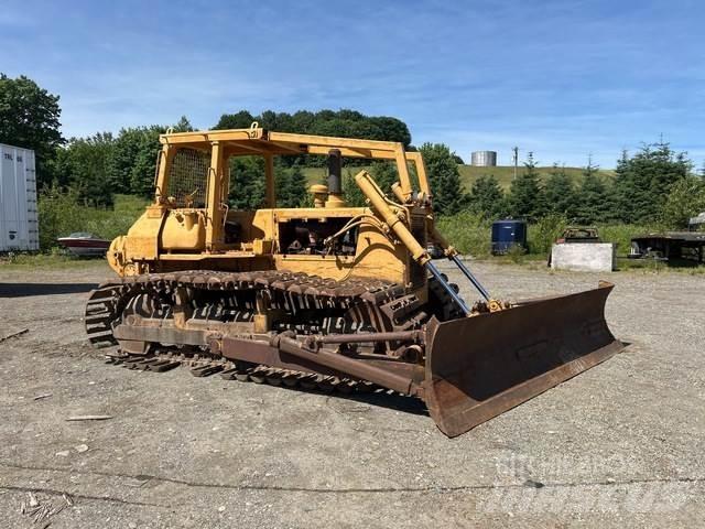 Komatsu D65P-8 Верижни булдозери
