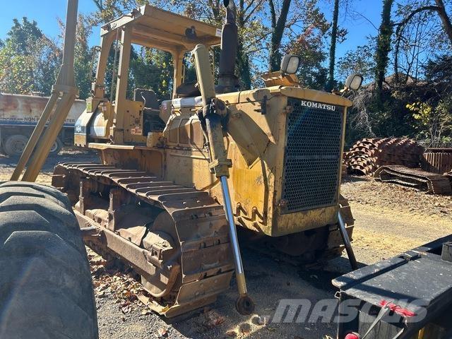 Komatsu D68E-1 Верижни булдозери
