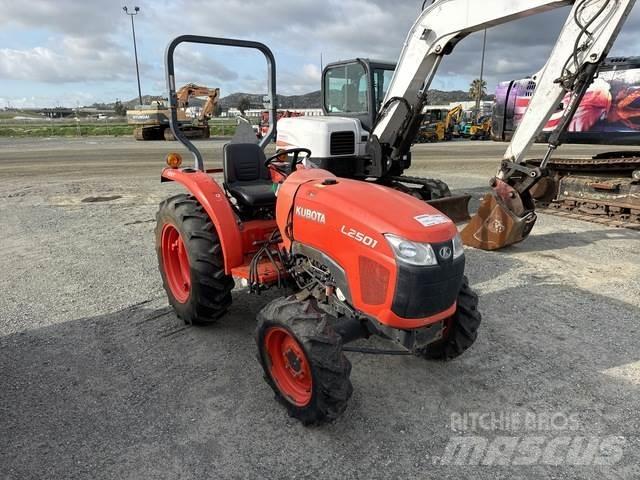 Kubota L2501D Компактни трактори