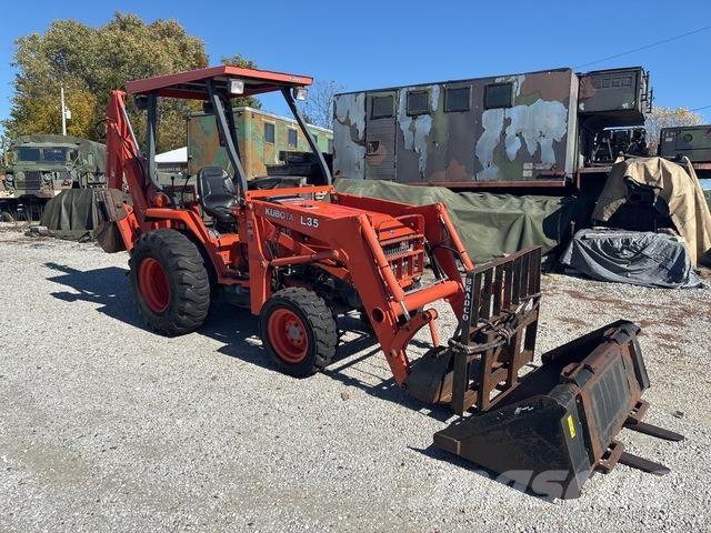 Kubota L35 Товарач със заден ексватор