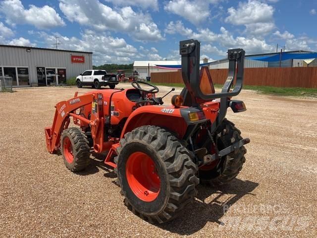 Kubota L3901D Трактори