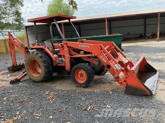 Kubota L48 Товарач със заден ексватор