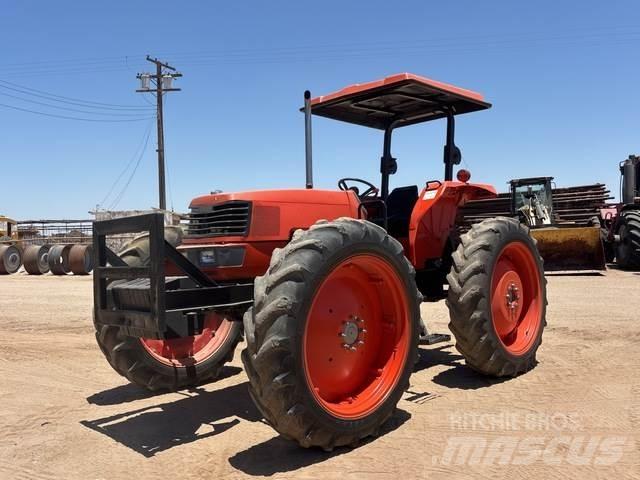 Kubota M9000 Трактори