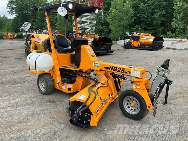 LeeBoy NB25 Машини за почистване на закрито
