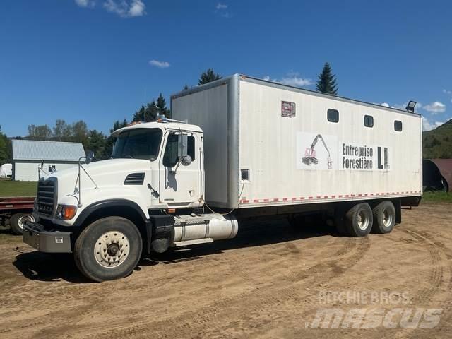 Mack 700 Пикапи