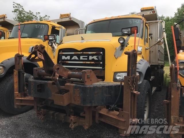 Mack 700 Снегочистачки