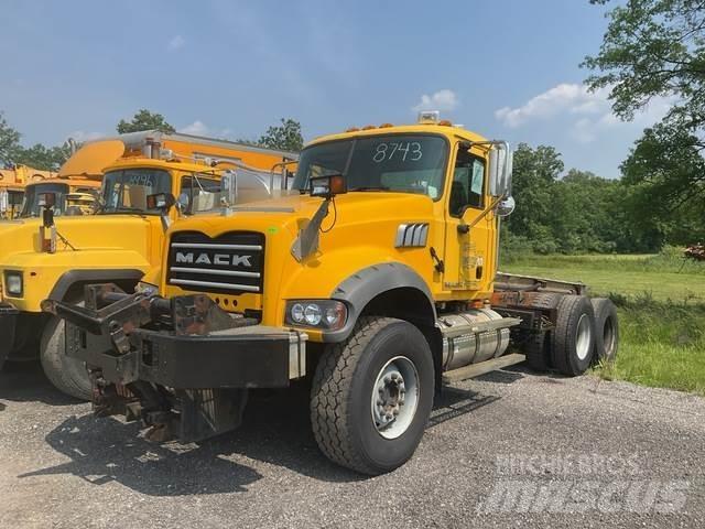 Mack 700 Снегочистачки