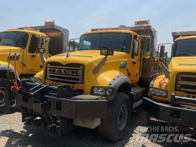 Mack 700 Снегочистачки