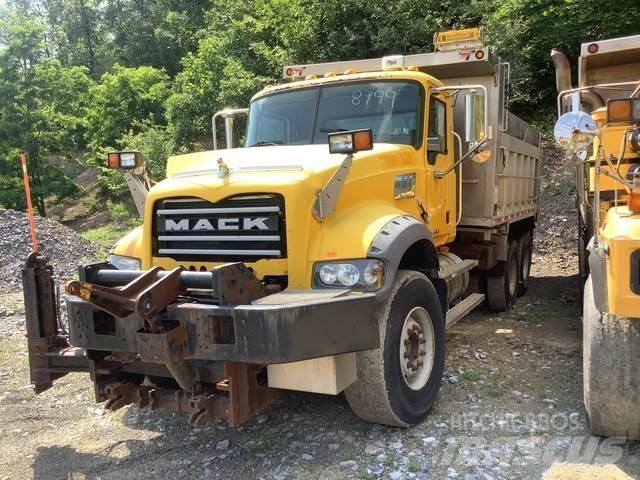 Mack 700 Снегочистачки