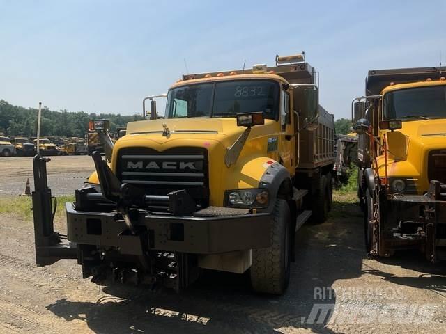 Mack 700 Снегочистачки
