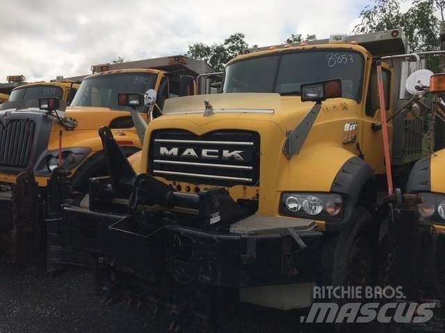 Mack 700 Снегочистачки