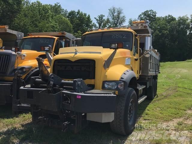 Mack 700 Снегочистачки