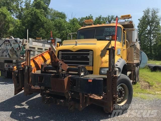 Mack 700 Снегочистачки