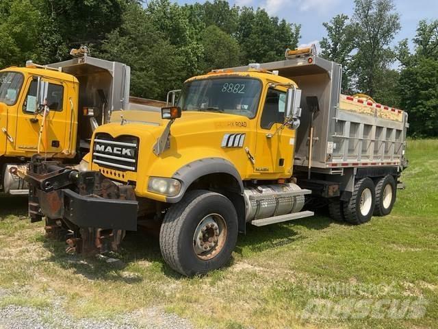 Mack 700 Снегочистачки