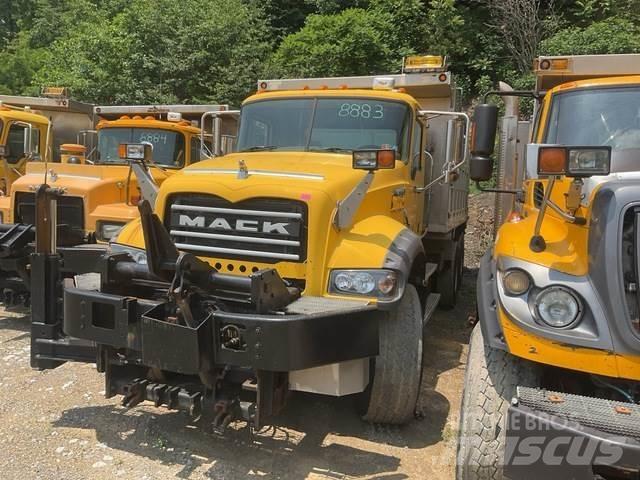 Mack 700 Снегочистачки