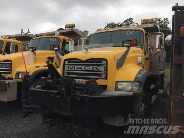 Mack 700 Снегочистачки