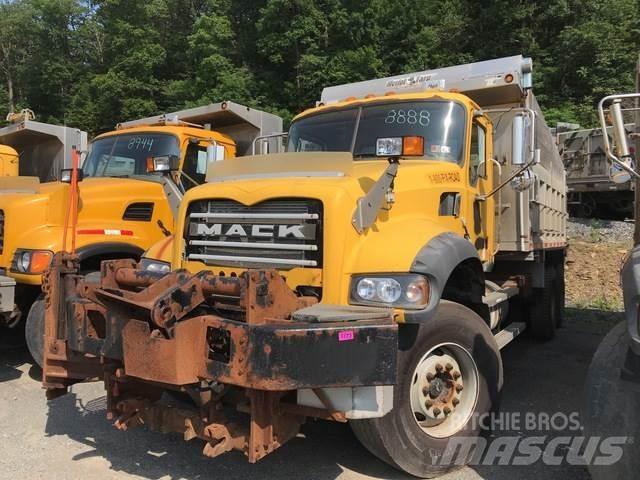 Mack 700 Снегочистачки