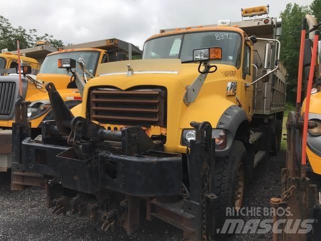Mack 700 Снегочистачки