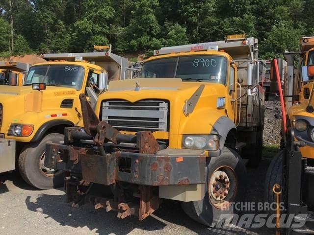 Mack 700 Снегочистачки