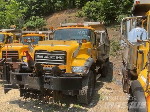 Mack 700 Снегочистачки