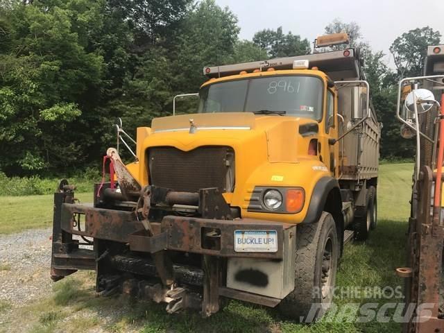 Mack 700 Снегочистачки