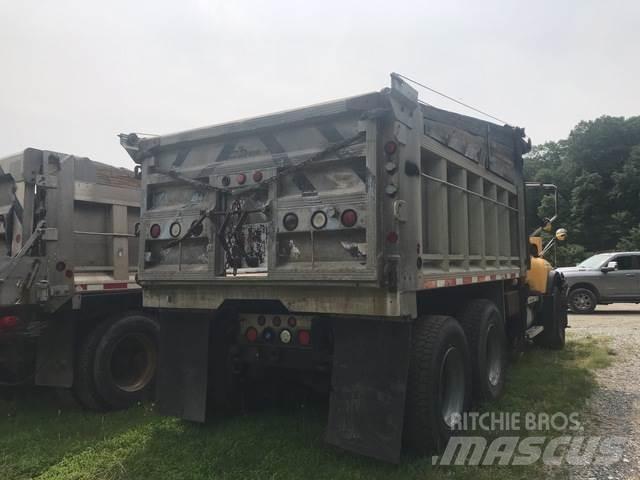 Mack 700 Снегочистачки