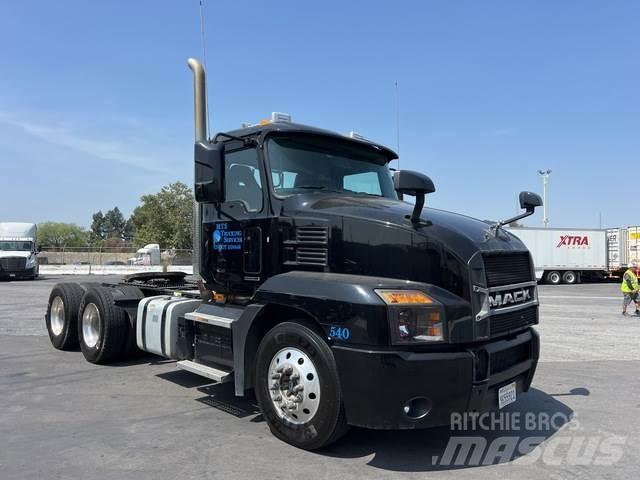 Mack AN64T Влекачи