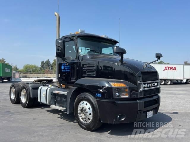 Mack AN64T Влекачи