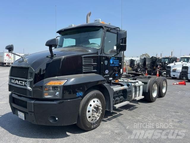 Mack AN64T Влекачи
