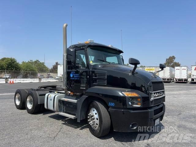 Mack AN64T Влекачи