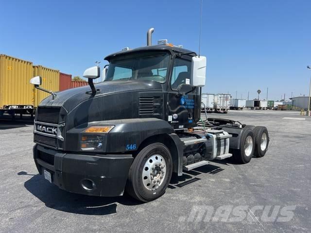 Mack AN64T Влекачи