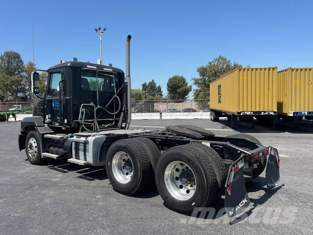 Mack AN64T Влекачи