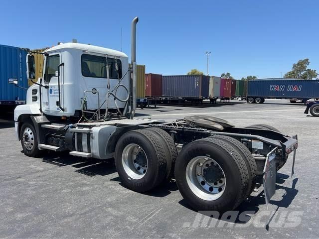 Mack AN64T Влекачи