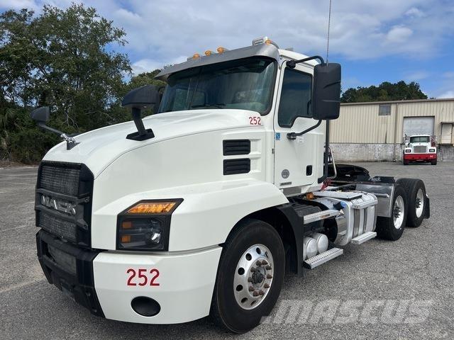Mack AN64T Влекачи