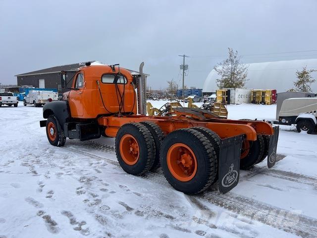 Mack B615T Влекачи