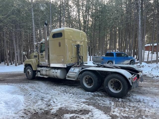 Mack CHN613 Влекачи