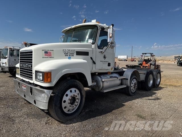Mack CHN613 Влекачи