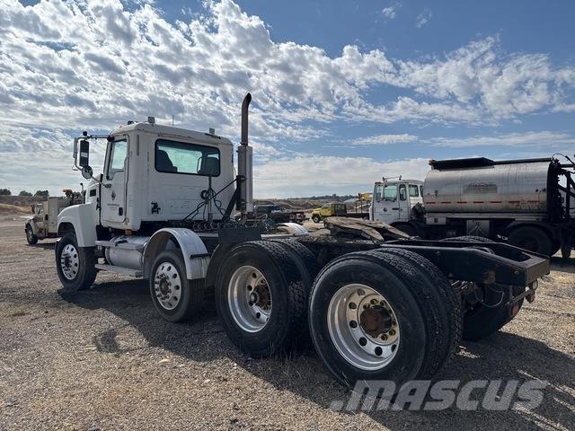 Mack CHN613 Влекачи