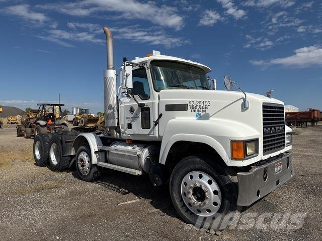 Mack CHN613 Влекачи