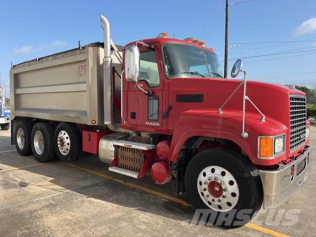 Mack CHU613 Самосвал