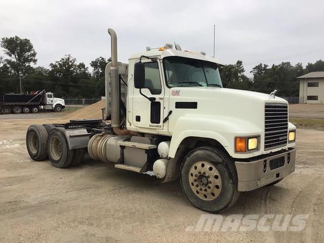 Mack CHU613 Влекачи