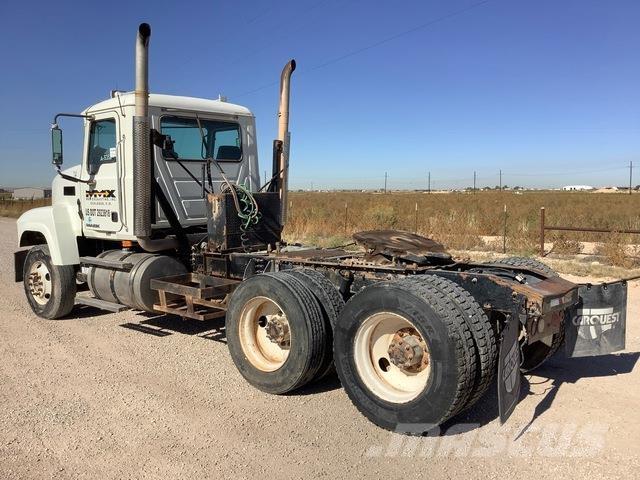 Mack CHU613 Влекачи