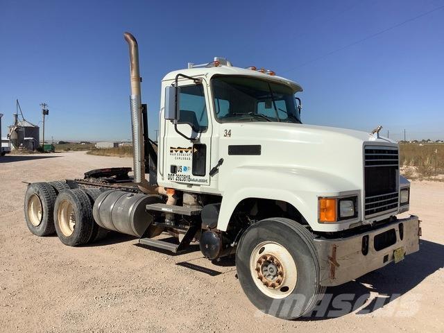 Mack CHU613 Влекачи