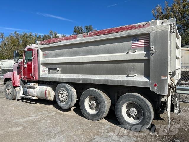 Mack CHU613 Самосвал