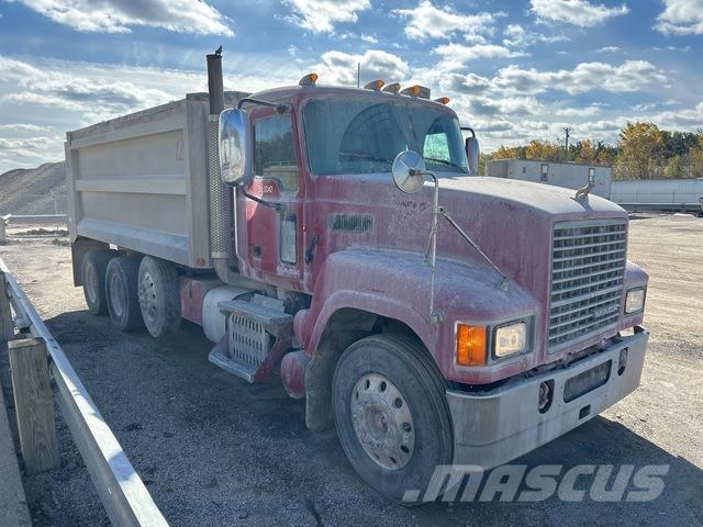 Mack CHU613 Самосвал