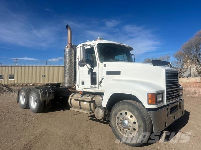 Mack CHU613 Влекачи