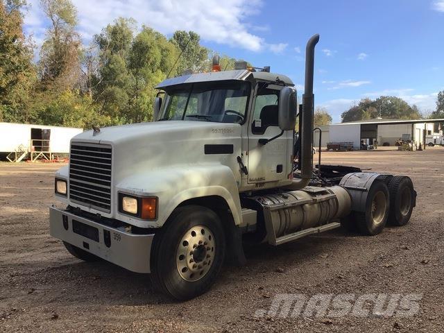 Mack CHU613 Влекачи