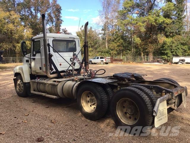 Mack CHU613 Влекачи