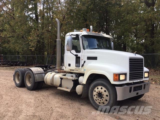 Mack CHU613 Влекачи