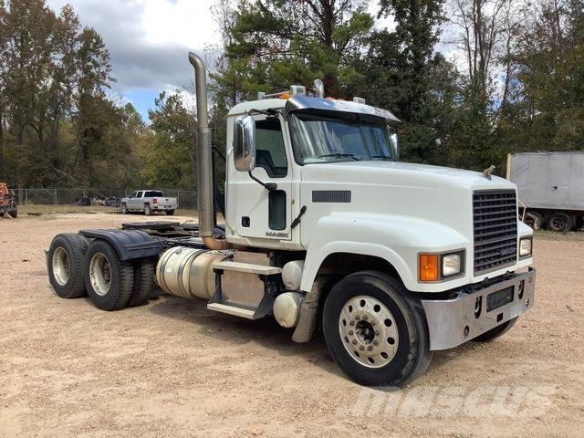 Mack CHU613 Влекачи